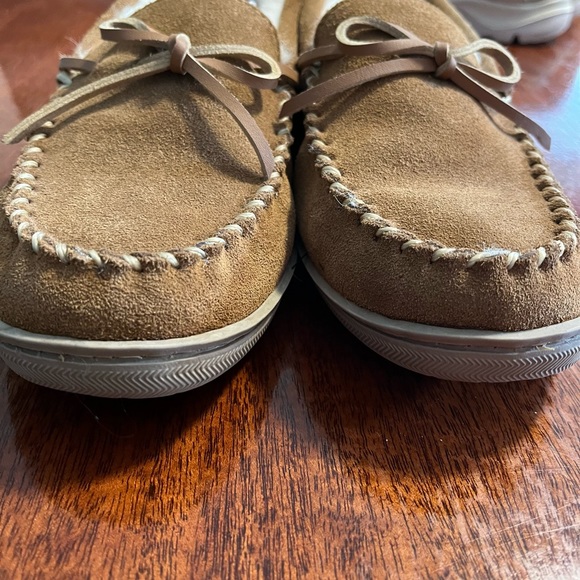 EUC My Slippers Women’s Moccasin Slippers Chestnut size 8KC - Picture 2 of 6